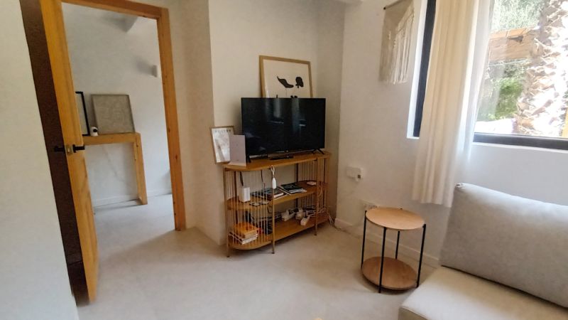 Temporada: Moderno chalet en planta baja en una zona boscosa cerca de la cala Cala LLombards --CH 12 T