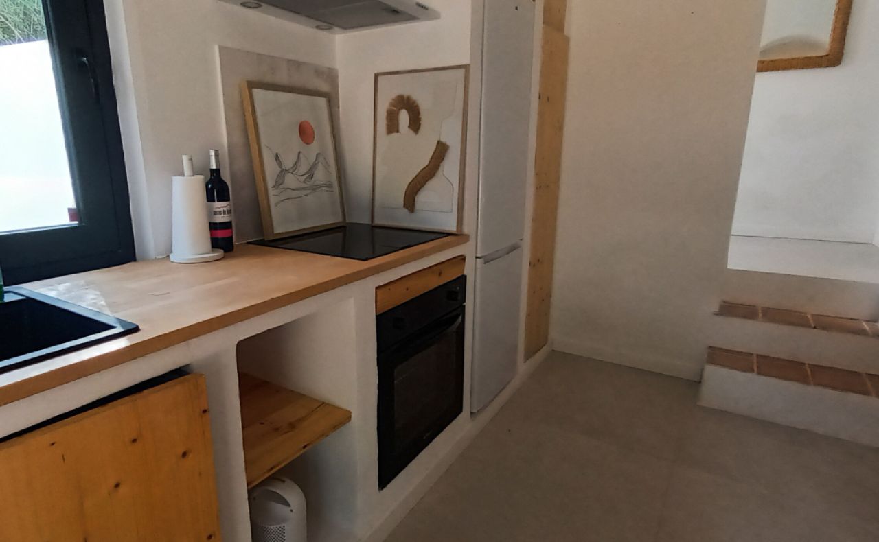 Temporada: Moderno chalet en planta baja en una zona boscosa cerca de la cala Cala LLombards --CH 12 T