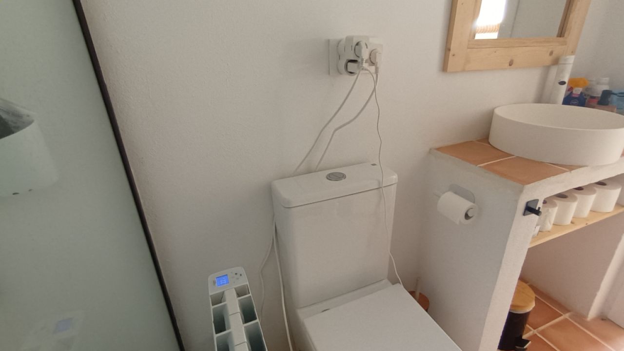 Temporada: Moderno chalet en planta baja en una zona boscosa cerca de la cala Cala LLombards --CH 12 T