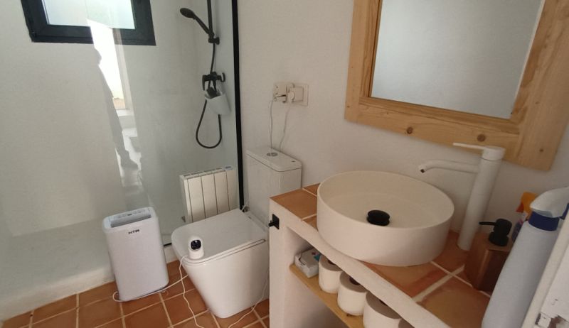 Temporada: Moderno chalet en planta baja en una zona boscosa cerca de la cala Cala LLombards --CH 12 T