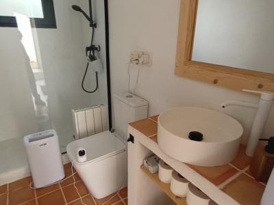 Temporada: Moderno chalet en planta baja en una zona boscosa cerca de la cala Cala LLombards --CH 12 T