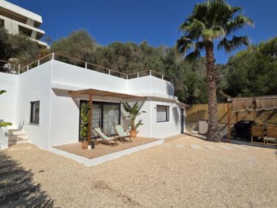 Temporada: Moderno chalet en planta baja en una zona boscosa cerca de la cala Cala LLombards --CH 12 T