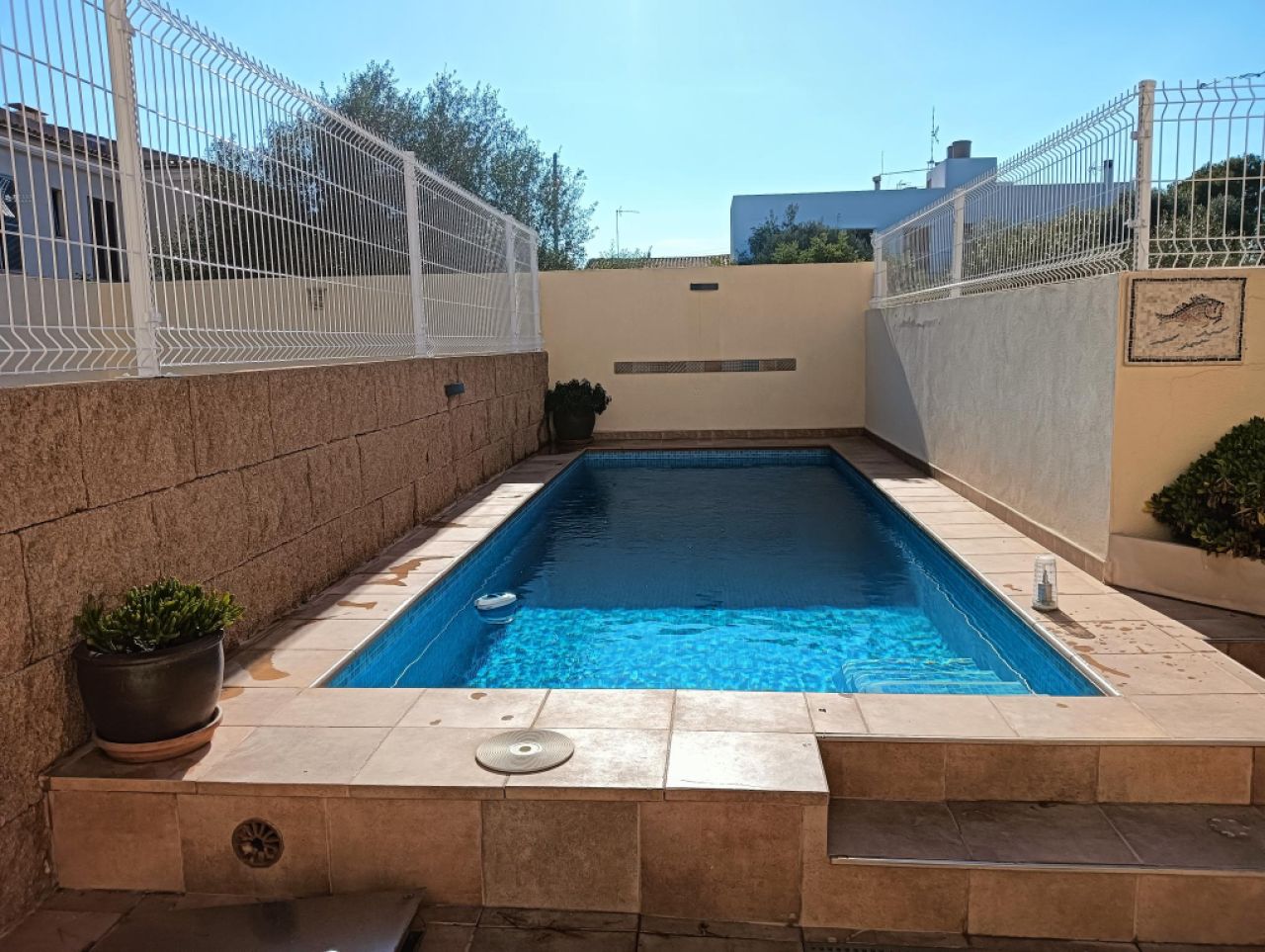 SAISON: Modernes Reihenhaus mit Pool in Son BIelo - Süden -- RH 06 T/WT