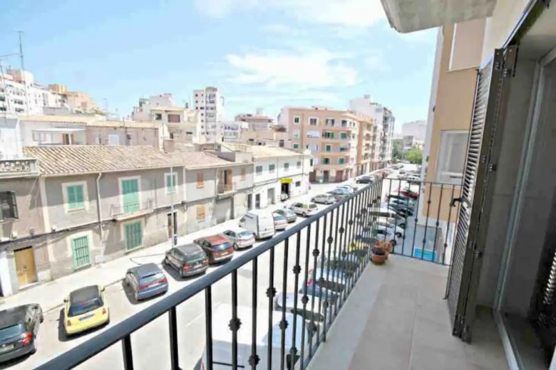 SAISON: Modernes und grosses Apartment im Zentrum von Palma -- AP 11 T CM
