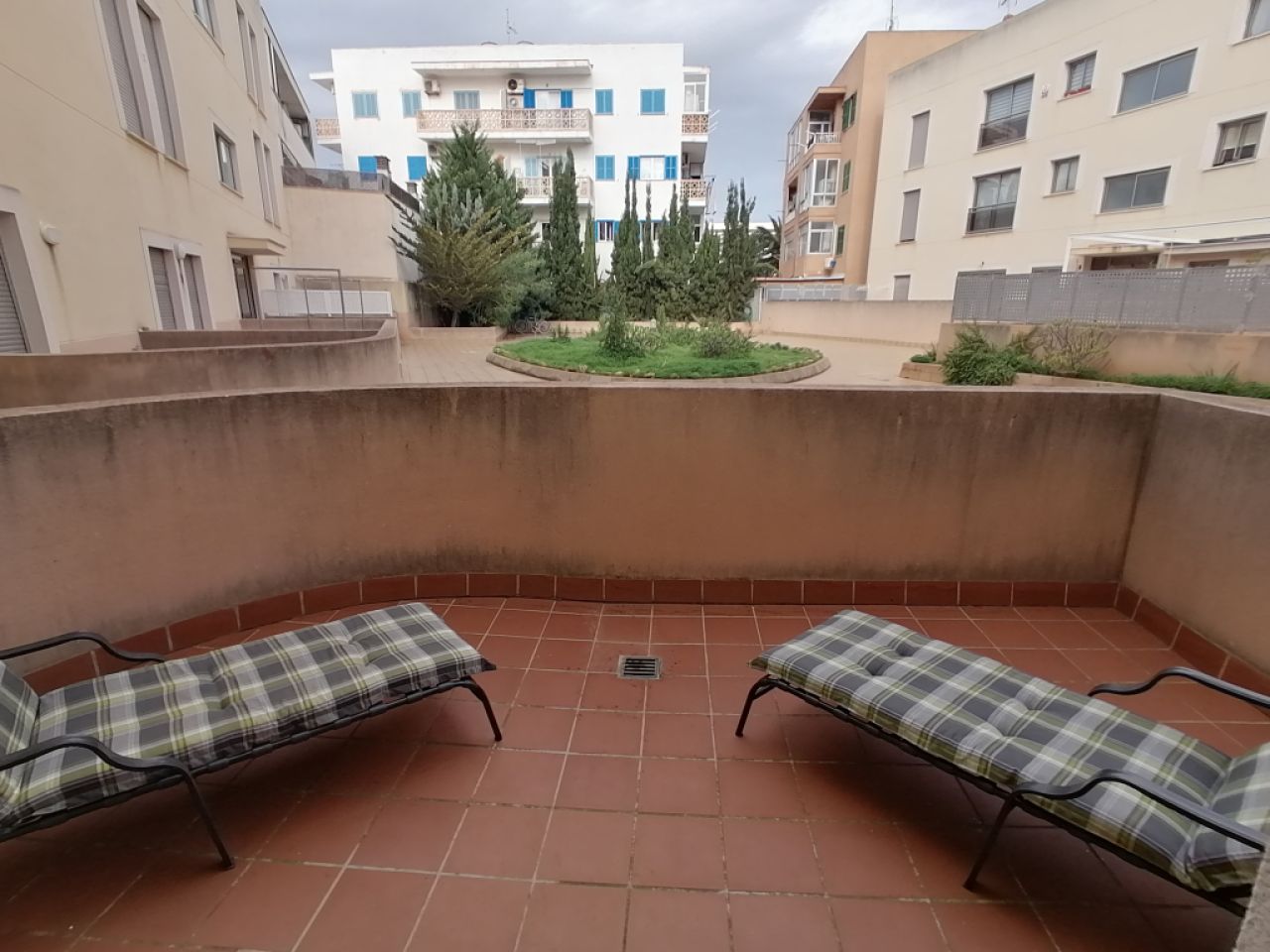 Season: Ground-floor apartment with 2 terraces and AC in Colonia St Jordi --- AP 24 T