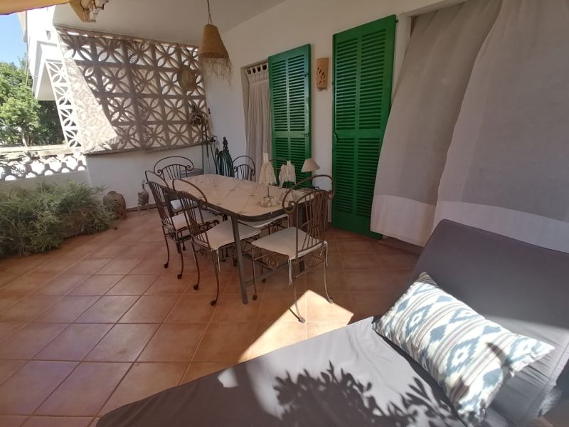 SAISON: Parterreapartment mit Garten/ Terrassen in Colonia St Jordi -- AP 07 T