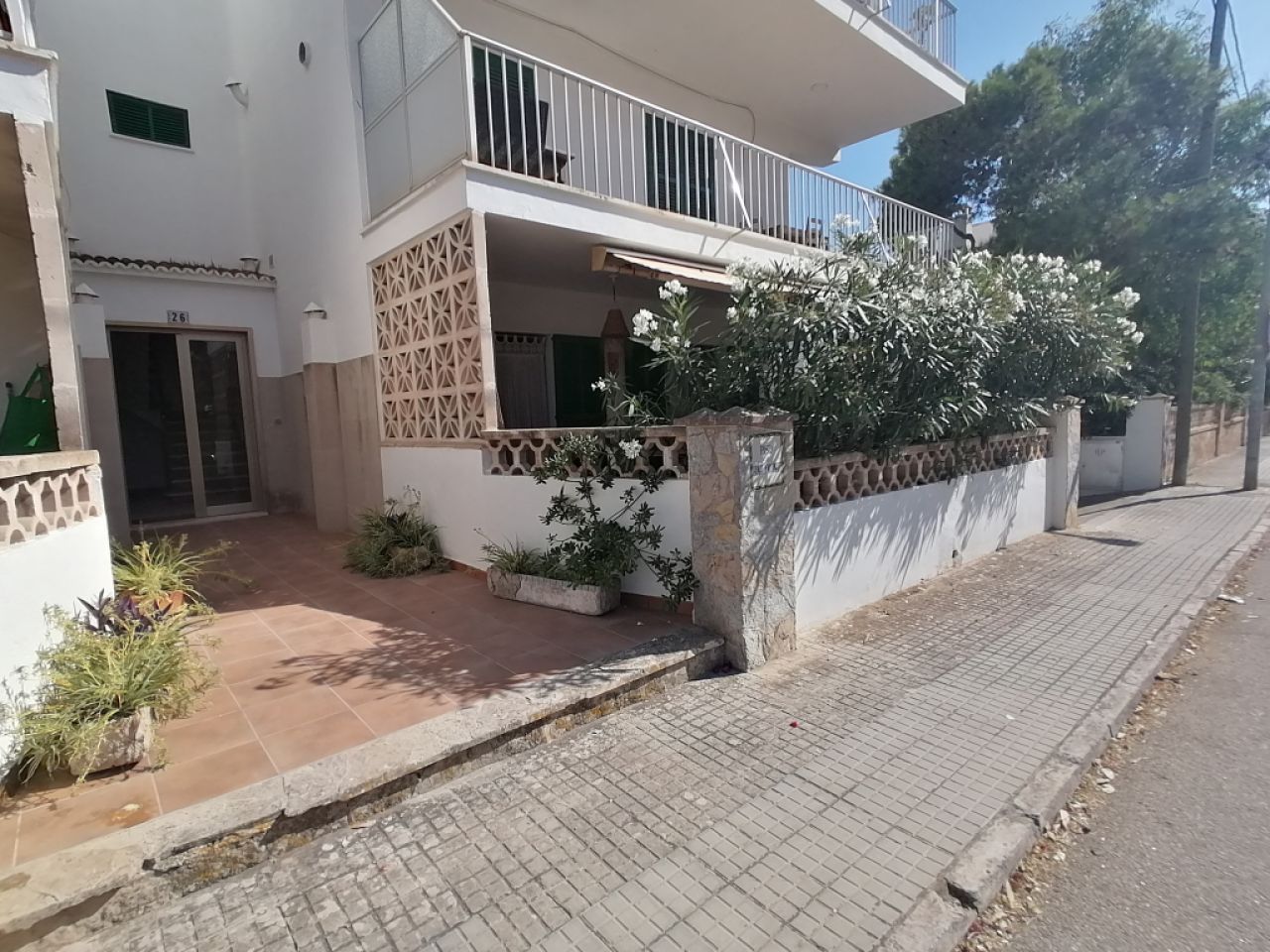 SAISON: Parterreapartment mit Garten/ Terrassen in Colonia St Jordi -- AP 07 T