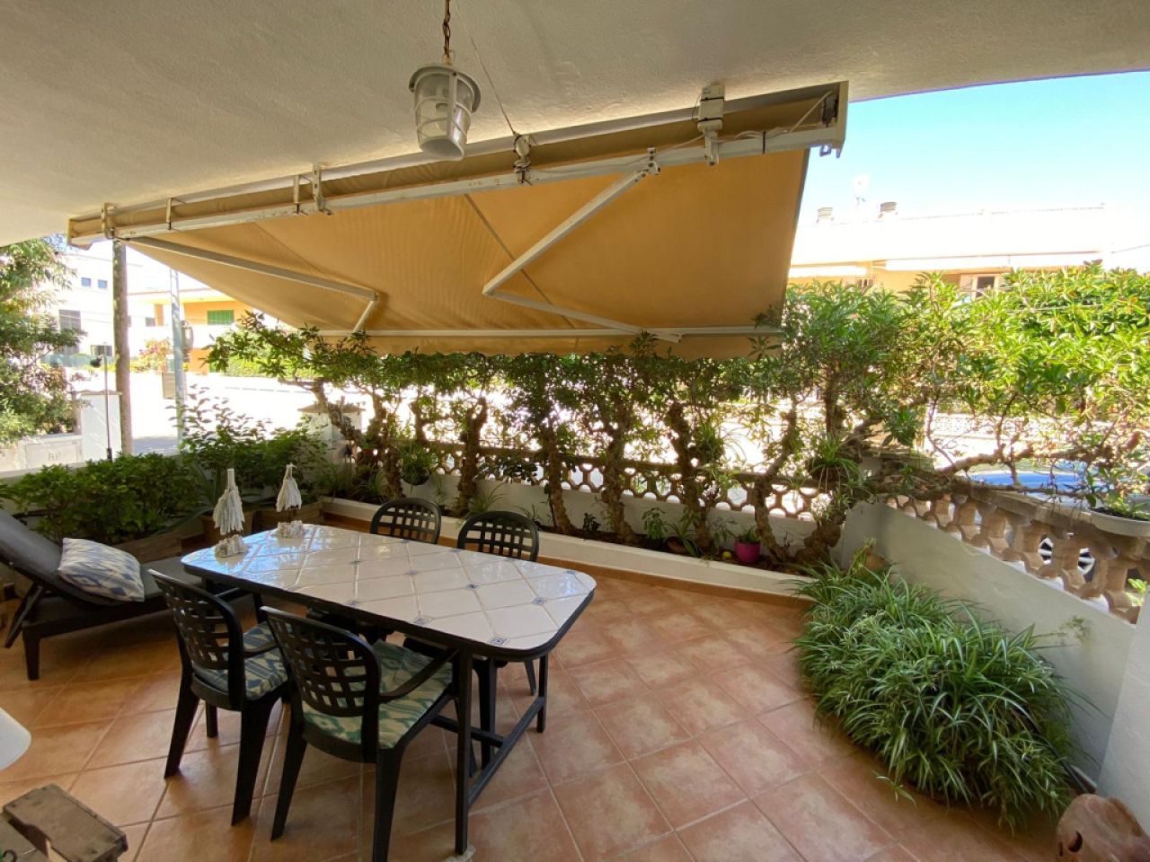 SAISON: Parterreapartment mit Garten/ Terrassen in Colonia St Jordi -- AP 07 T