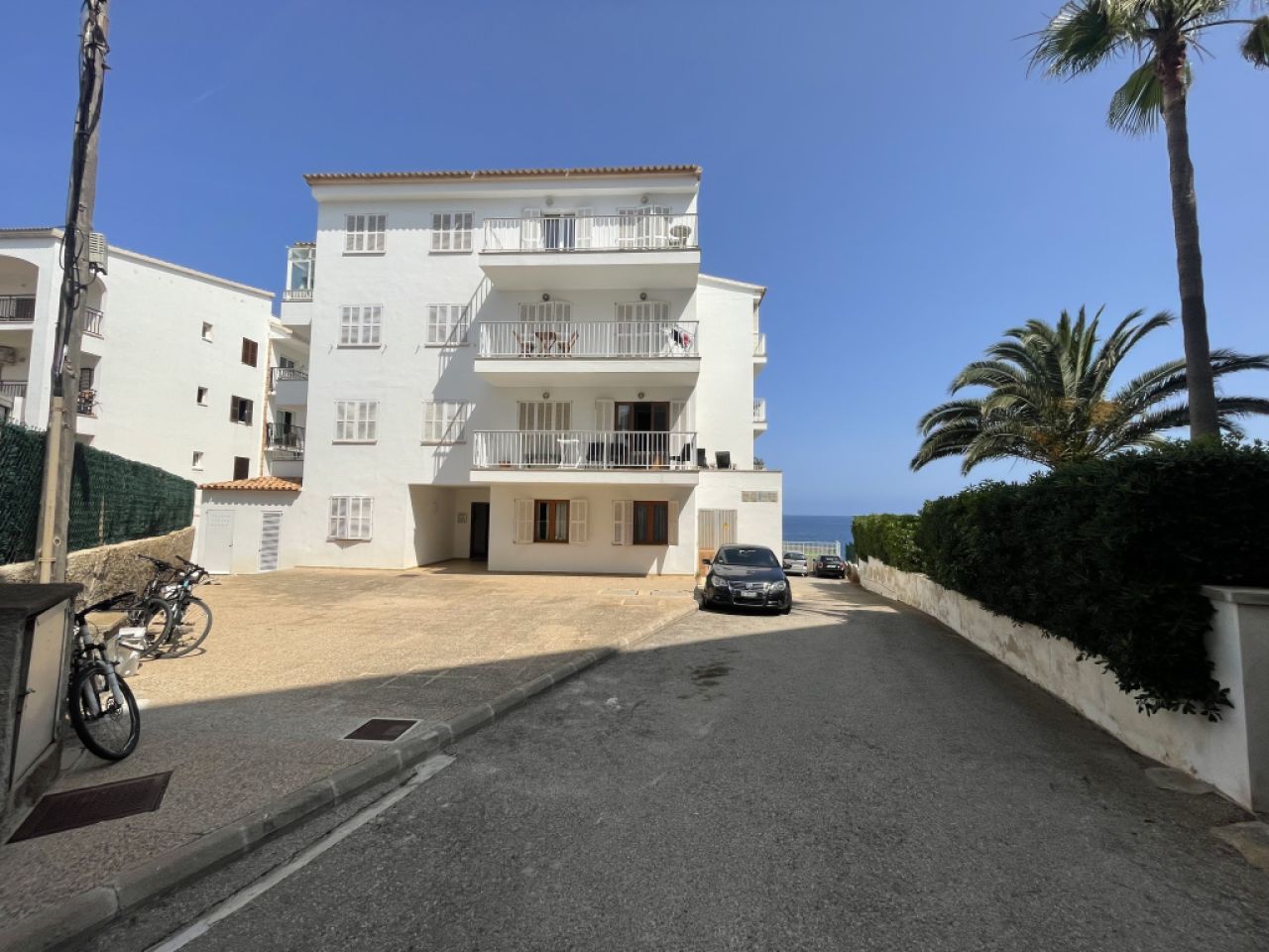 SAISON: Parterreapartment mit Pool und AC, Kamin in 1. Linie der Küste von Porto Colom -- AP 159 T