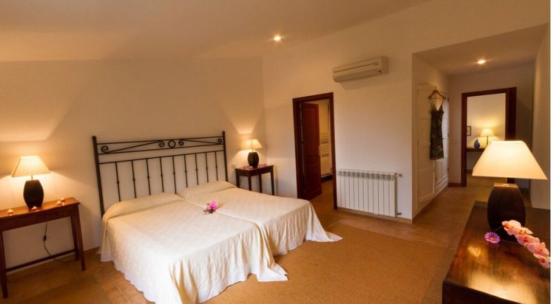 Saison: Rustikale und sanierte Finca auf gem. Grundstück mit Heizung und Pool  bei Manacor-- F 266 C