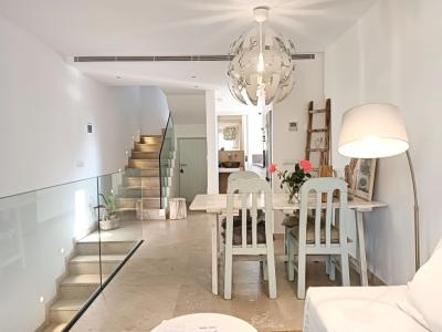 TEMPORADA: Hermoso apartamento dúplex con aire acondicionado central y vista al mar en Porto Colom -