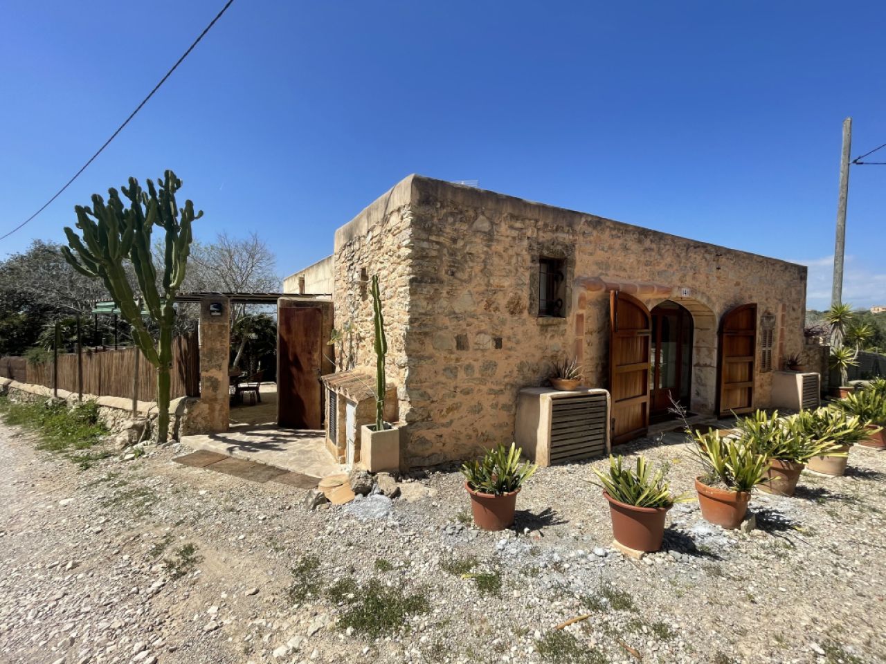 SAISON: Urige Casita mit vielen Terrassen, 2 Kaminen, AC in ruhiger Lage von Cas Concos-- C 13 T