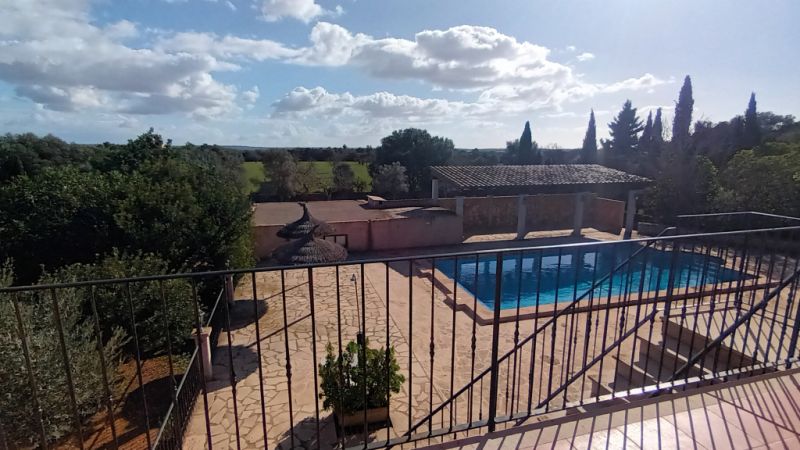 SEASON / WINTER: 4 country apartments with communal pool and AC in a settlement near Campos -- AP 23 T