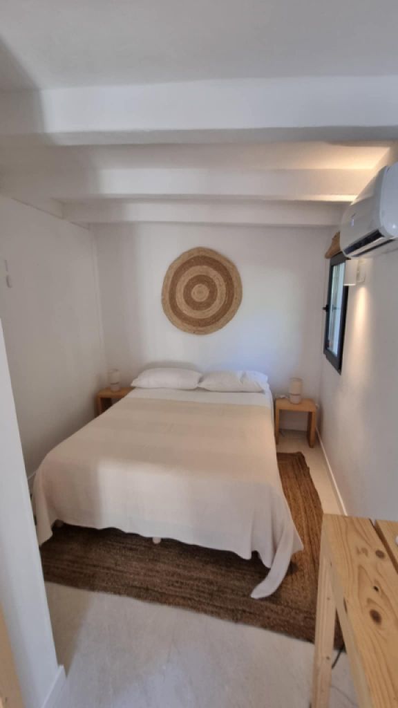 Saison/ Winter: Ebenerdiges, modernes Chalet in waldiger Zone an der  Bucht C LLombards-CH12