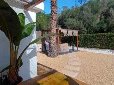 Saison/ Winter: Ebenerdiges, modernes Chalet in waldiger Zone an der  Bucht C LLombards-CH12