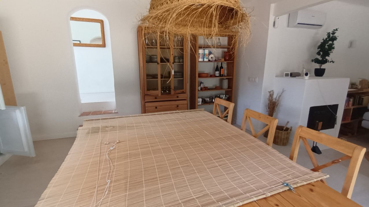 Saison/ Winter: Ebenerdiges, modernes Chalet in waldiger Zone an der  Bucht C LLombards-CH12