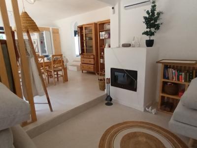 Saison/ Winter: Ebenerdiges, modernes Chalet in waldiger Zone an der  Bucht C LLombards-CH12