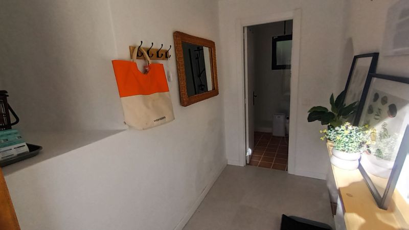 Saison/ Winter: Ebenerdiges, modernes Chalet in waldiger Zone an der  Bucht C LLombards-CH12