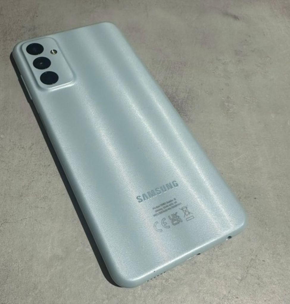 Samsung Galaxy M13 4 GB RAM 64 GB Light Blue neuwertig