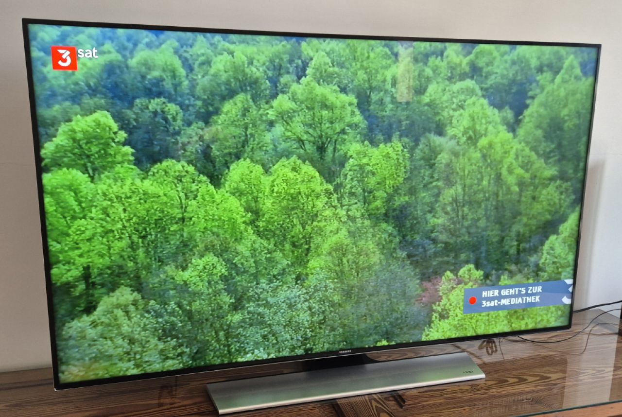 Samsung TV 55-inch UHD Television – Top Condition