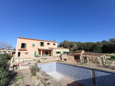 Sanierte 2 Etagenfinca mit traumhaftem Ausblick bei Felanitx -- F 277 CM