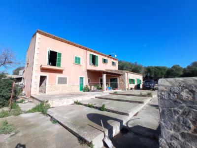 Sanierte 2 Etagenfinca mit traumhaftem Ausblick bei Felanitx -- F 277 CM