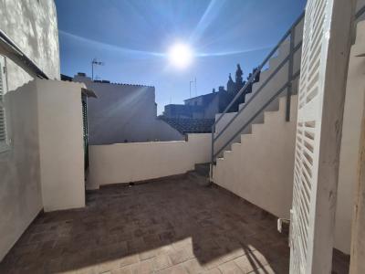 Renovated and large village house with courtyard, terraces in Porreres --- DH 25