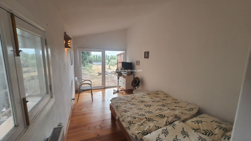 SANT JOAN (CENTRE OF THE ISLAND): Charming finca with pool, private well, guest apartment and 82 m2 shed