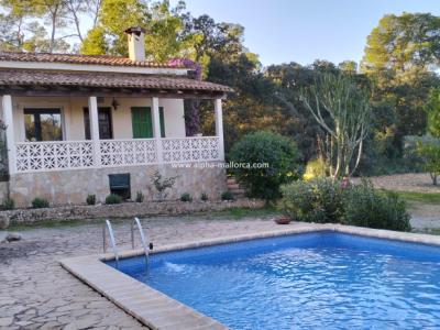 SANT JOAN (CENTRE OF THE ISLAND): Charming finca with pool, private well, guest apartment and 82 m2 shed