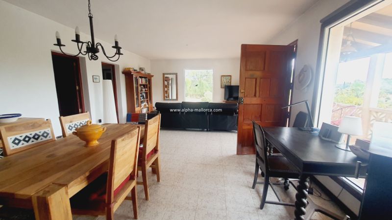 SANT JOAN (CENTRE OF THE ISLAND): Charming finca with pool, private well, guest apartment and 82 m2 shed
