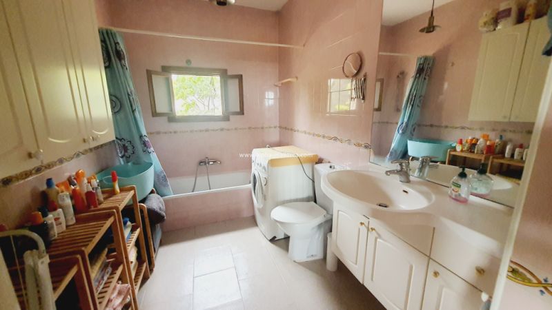 SANT JOAN (CENTRE OF THE ISLAND): Charming finca with pool, private well, guest apartment and 82 m2 shed