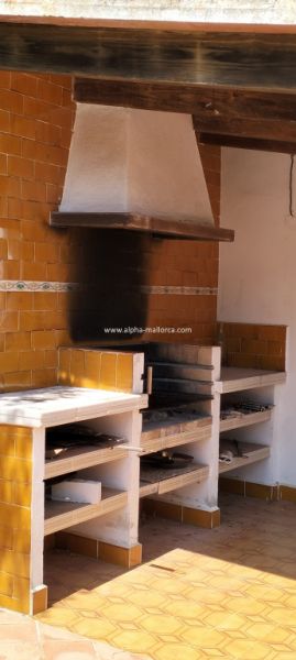 SANT JOAN (CENTRE OF THE ISLAND): Charming finca with pool, private well, guest apartment and 82 m2 shed