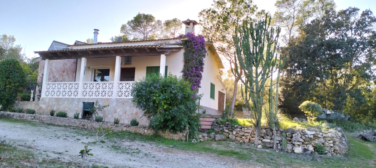SANT JOAN (INSELMITTE): Charmante Finca mit Pool, eigenem Brunnen, Gästeapartment und 82m2-Schuppen