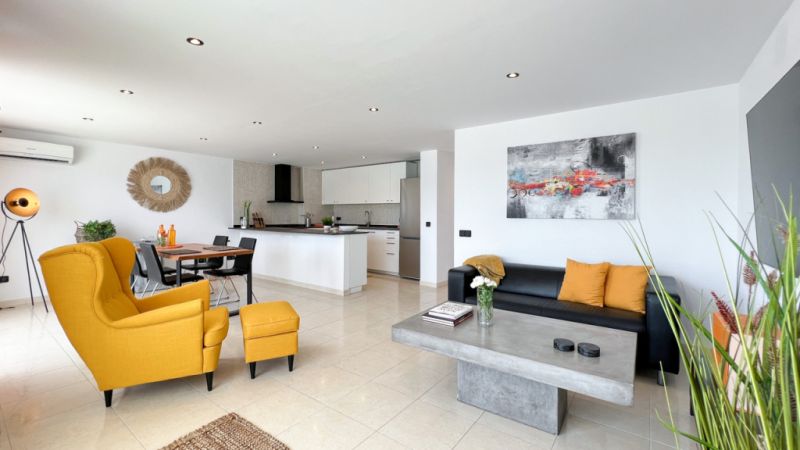 SANTA PONSA in 1. Meereslinie: Komplett renovierte, möblierte 3 SZ-Wohnung zur Langzeitvermietung