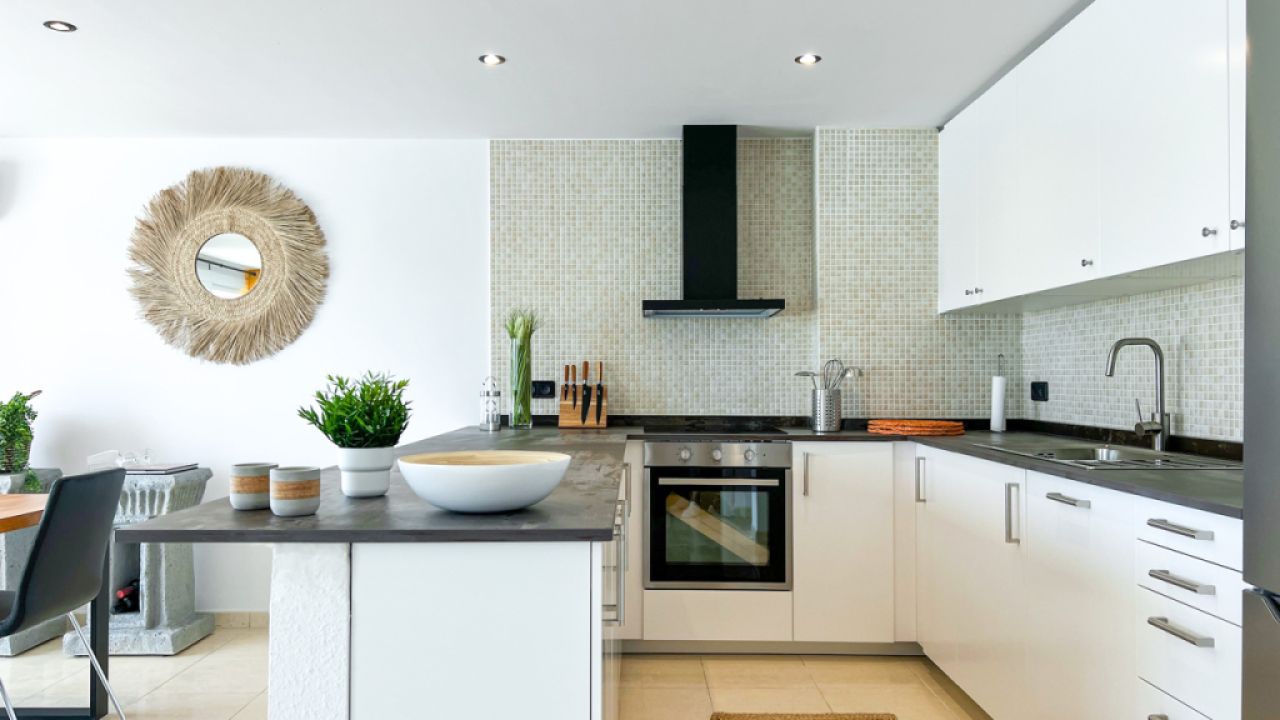 SANTA PONSA in 1. Meereslinie: Komplett renovierte, möblierte 3 SZ-Wohnung zur Langzeitvermietung