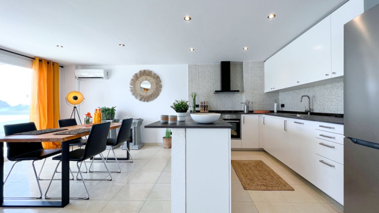 SANTA PONSA in 1. Meereslinie: Komplett renovierte, möblierte 3 SZ-Wohnung zur Langzeitvermietung