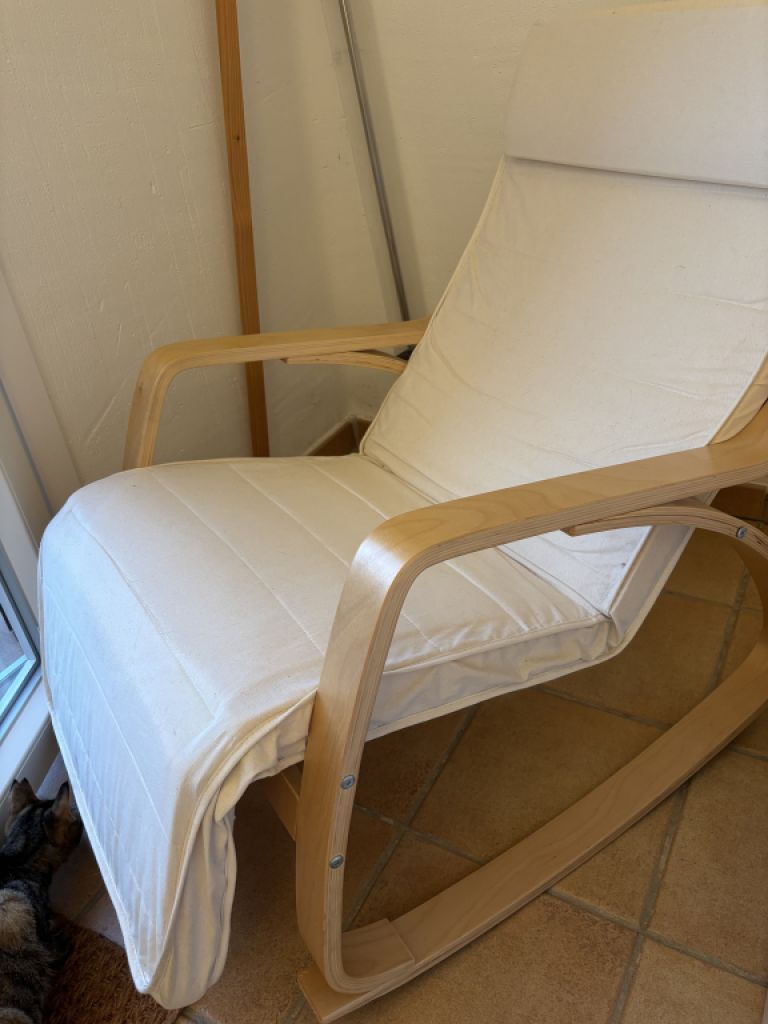 Rocking chair with foldable footrest