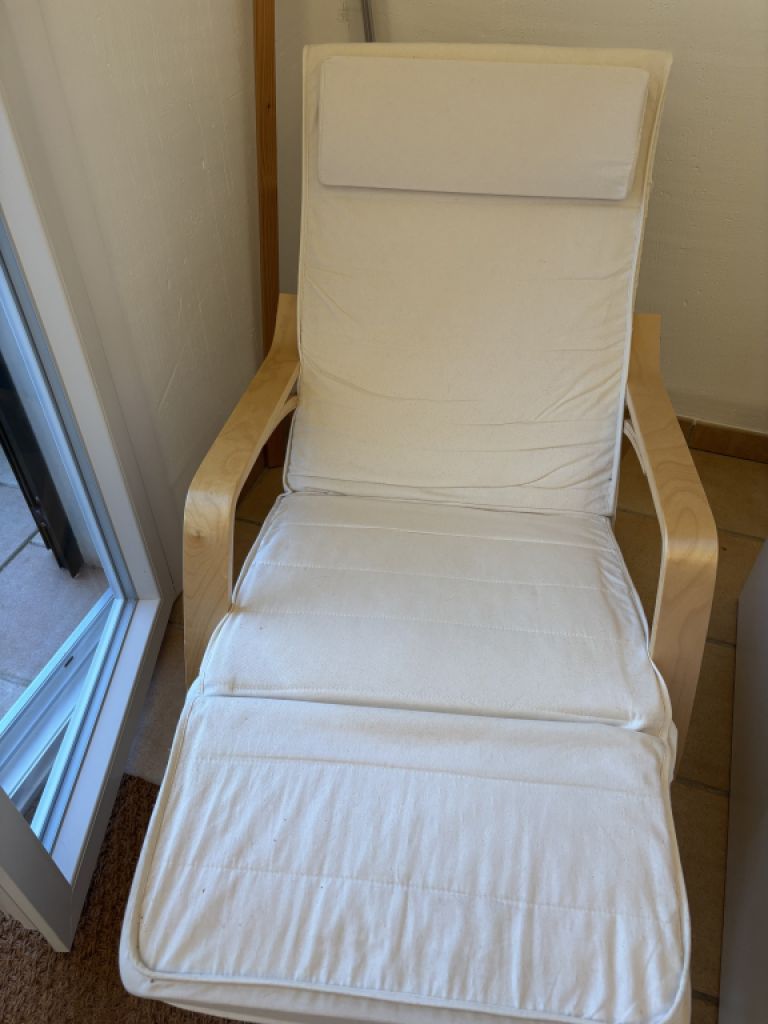 Rocking chair with foldable footrest