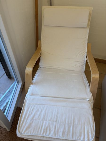 Rocking chair with foldable footrest