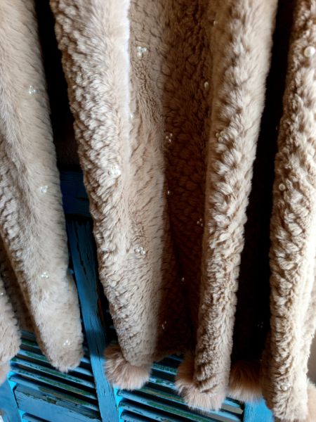 Schicke Damenkleidung