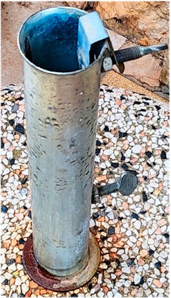 Round umbrella base made of concrete and stainless steel tube