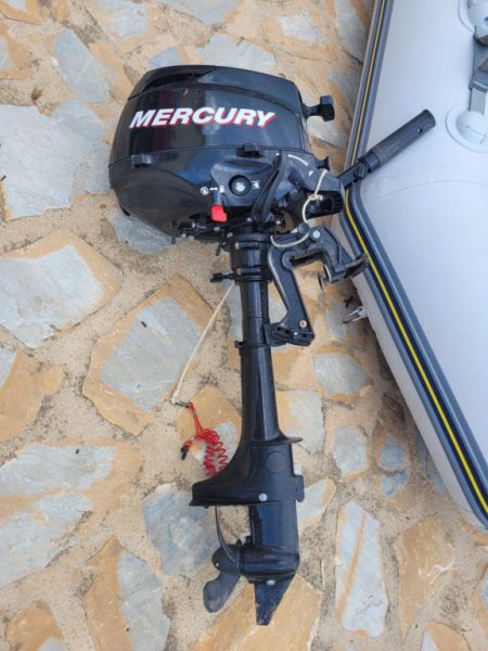 Bote inflable con def. Motor fueraborda Cala Murada