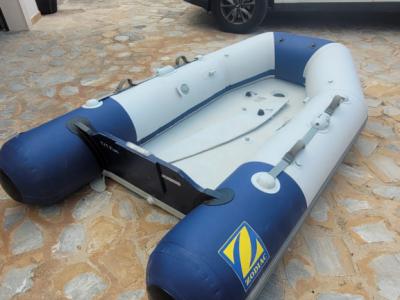 Bote inflable con def. Motor fueraborda Cala Murada