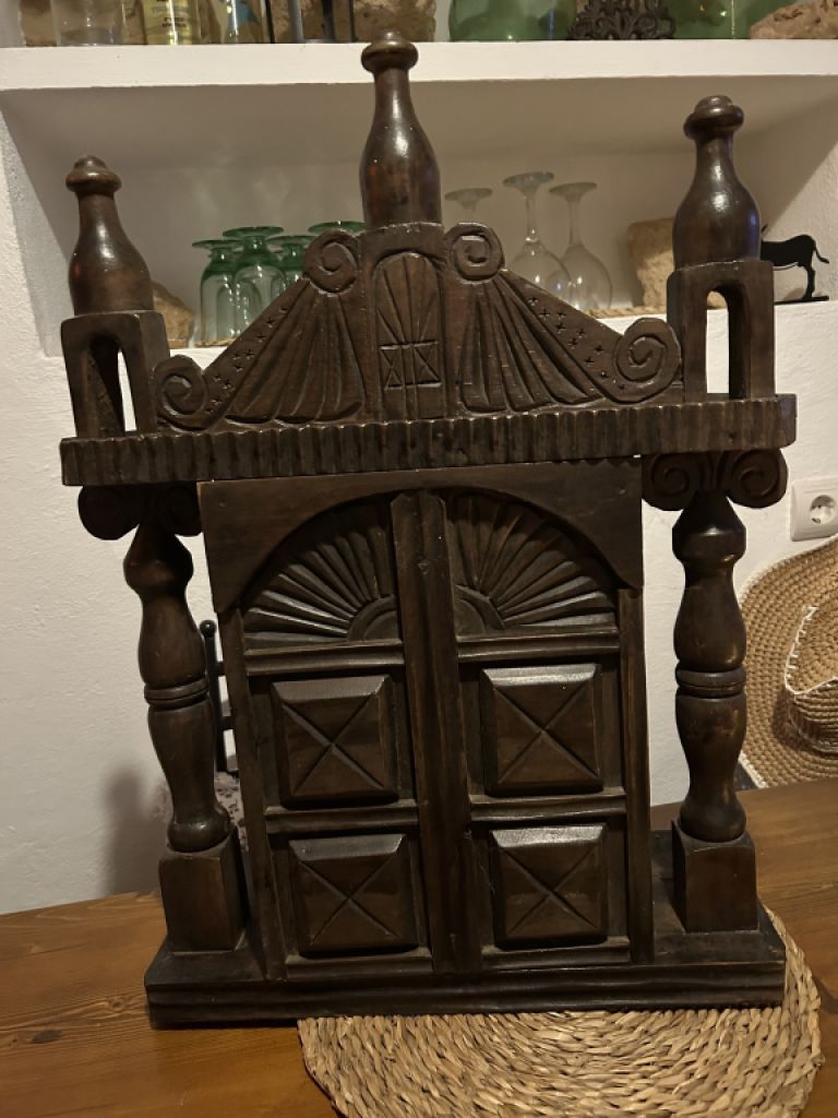 Key box / small cabinet