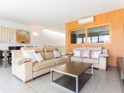 Beautiful semi-detached house for rent in Cala Mandia.