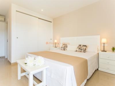 Beautiful semi-detached house for rent in Cala Mandia.