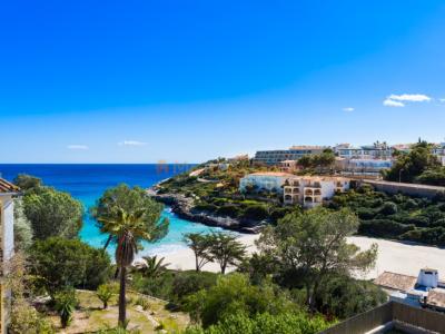 Beautiful semi-detached house for rent in Cala Mandia.