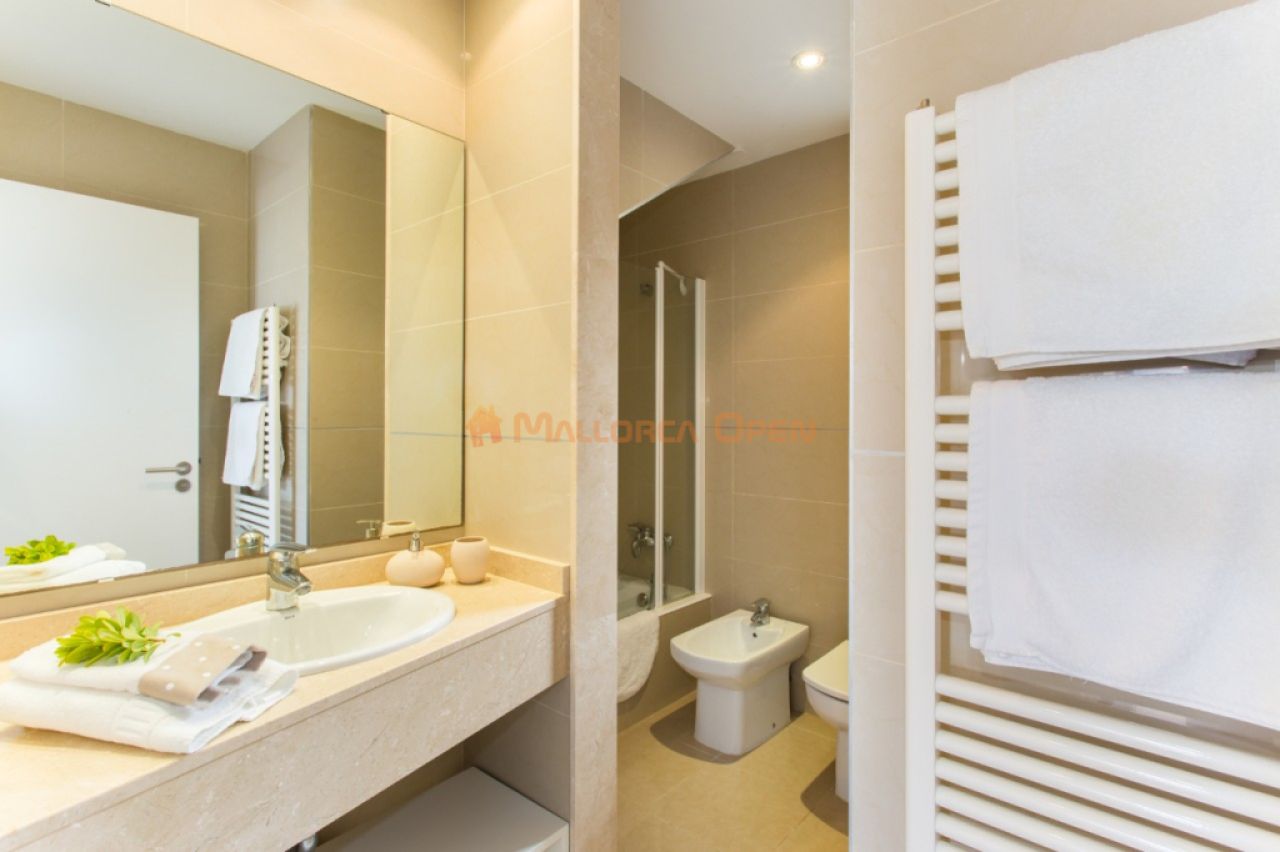 Beautiful semi-detached house for rent in Cala Mandia.