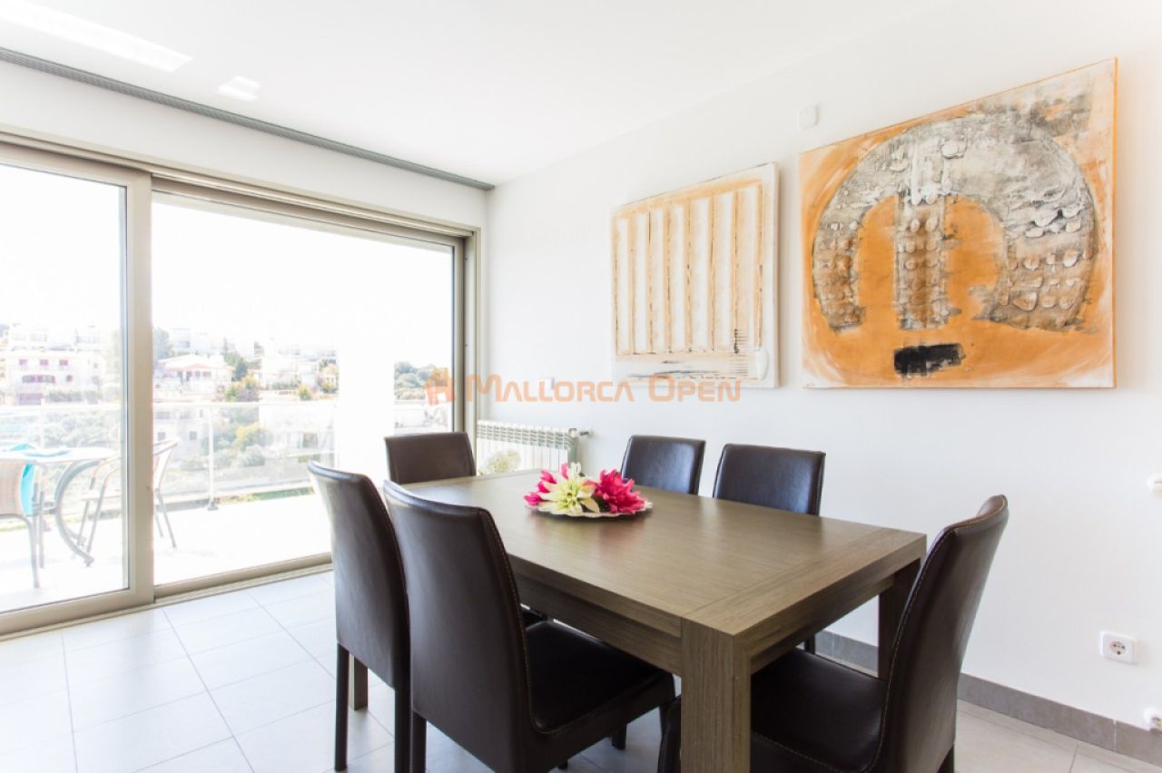 Beautiful semi-detached house for rent in Cala Mandia.