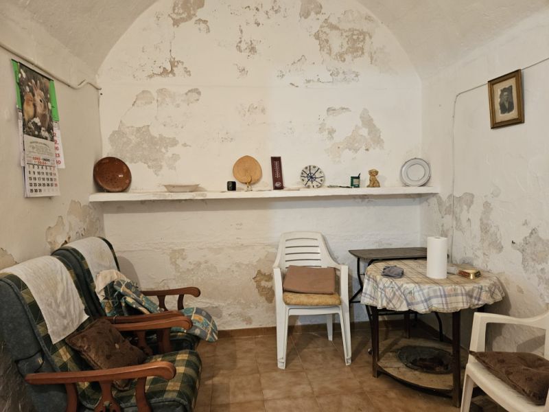 Beautiful finca with house to renovate